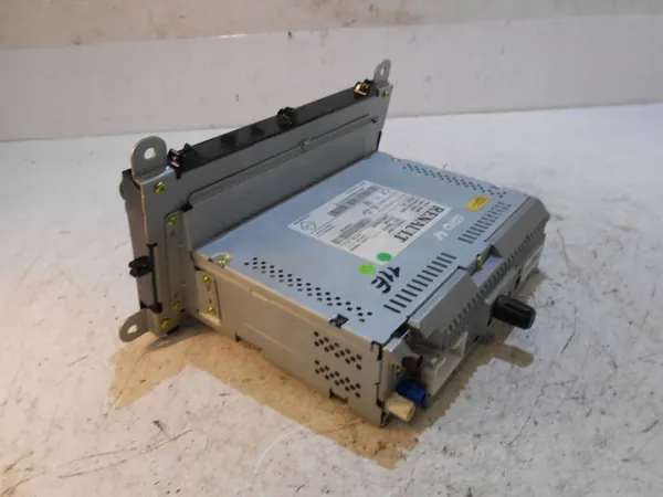 Renault Clio IV Radionäyttö OEM 281152841R image 5