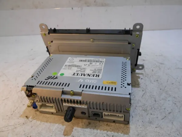 Renault Clio IV Radionäyttö OEM 281152841R image 6