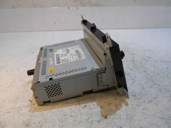 Renault Clio IV Radionäyttö OEM 281152841R image 7