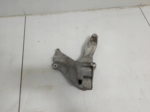 Airco-compressorbeugel OEM 0P2260885C Audi A6 RS6 image 2