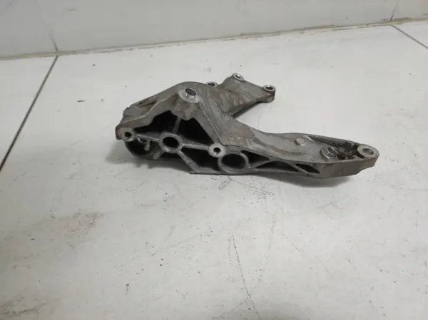 Airco-compressorbeugel OEM 0P2260885C Audi A6 RS6 image 3