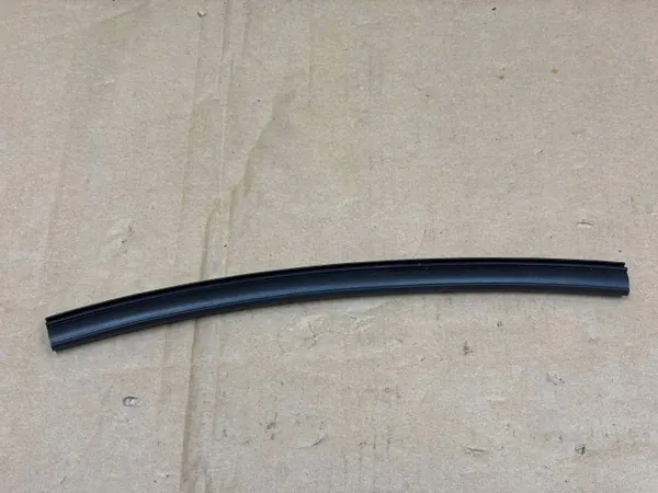 Junta Dianteira Para-choques/Capô OEM AM2116D610AA - Usado image 3