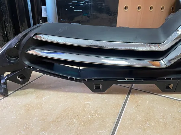 Citroen C4 Front Grill OE 7422R3 image 3