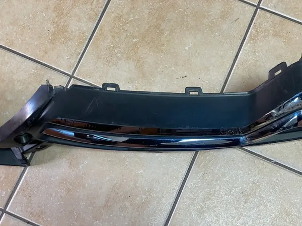 Citroen C4 Front Grill OE 7422R3 image 8