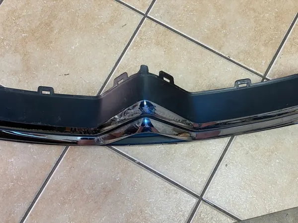 Citroen C4 Front Grill OE 7422R3 image 9