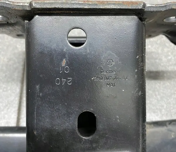 VW T5 Feixe de Para-choque Traseiro 7H0807305 image 4