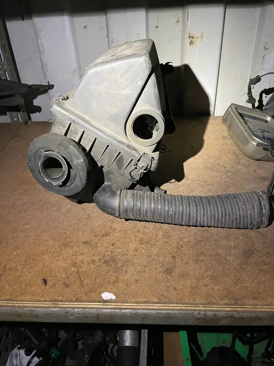 Ilmansuodattimen kotelo Audi 80 B4 image 2