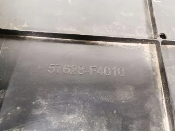 Escudo inferior Toyota C-HR OEM FBZ3207 - Usado image 3