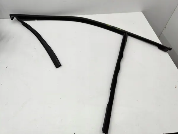 BMW X3 G01 Dörrtätning OEM 223302-11 Höger bak image 2