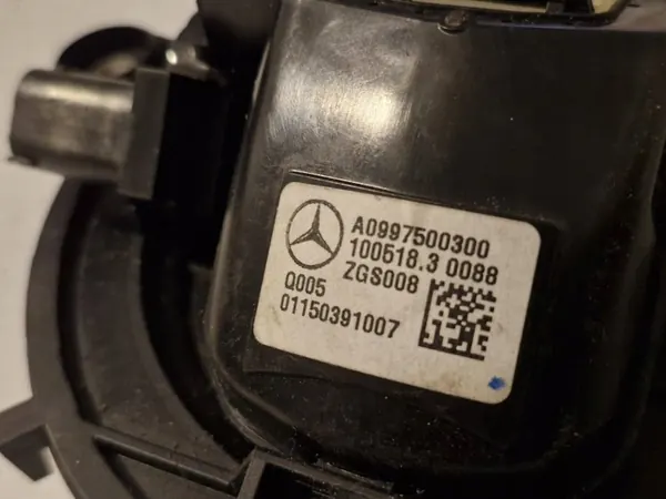 Poignée de coffre arrière Mercedes E W213 OEM A0997500300 image 4