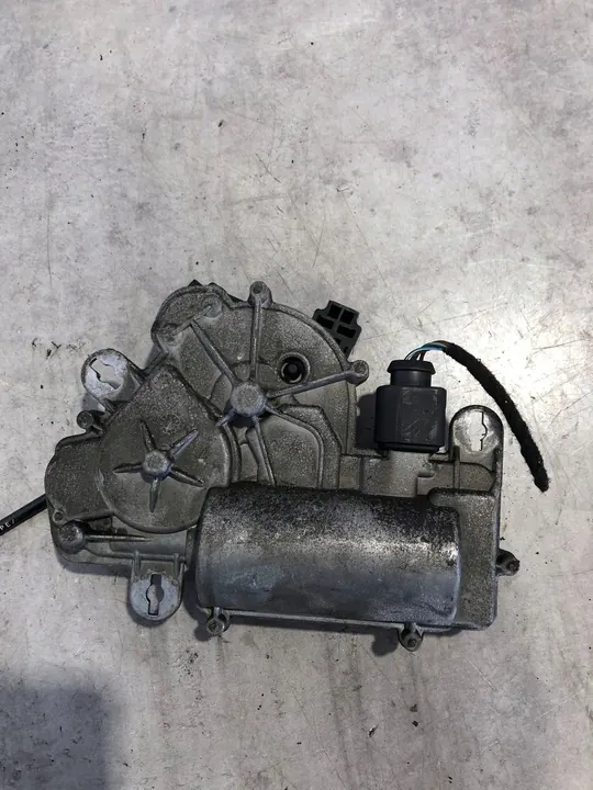 Bagagelås för Skoda Superb B8 5TA827887A image 3