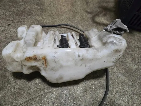 Scheibenwaschbehälter BMW OE E1018812 für 3 TOURING image 2