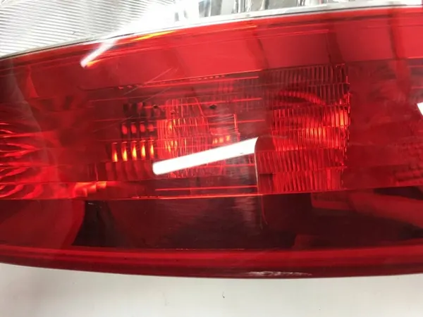 Luz trasera derecha Skoda Rapid image 7