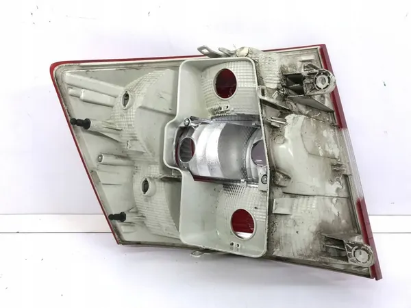 Luz trasera derecha Skoda Rapid image 9