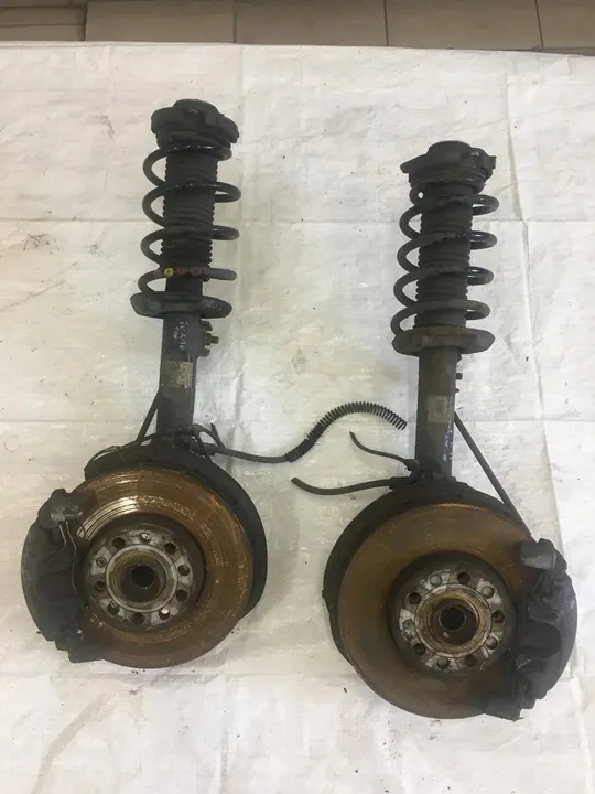 Kit di sospensione Ammortizzatore Volkswagen Touran 2003-2010 image 2