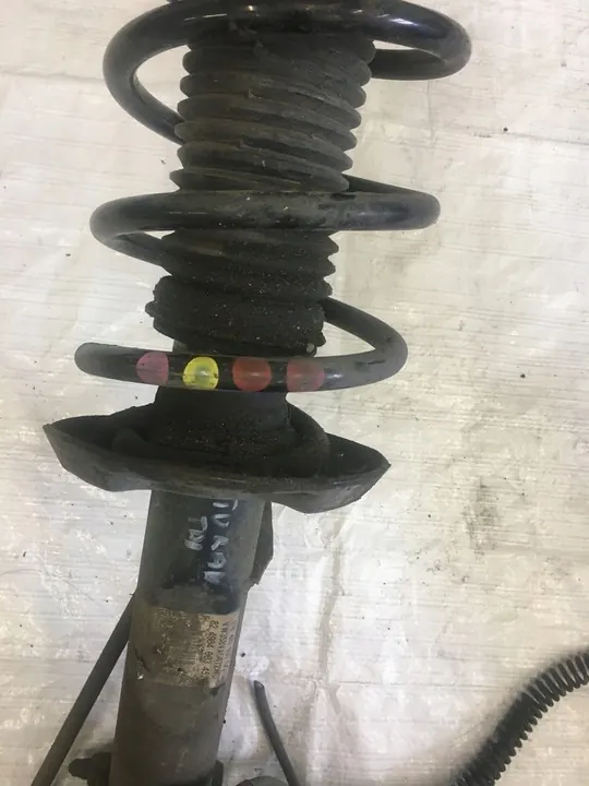 Kit di sospensione Ammortizzatore Volkswagen Touran 2003-2010 image 3