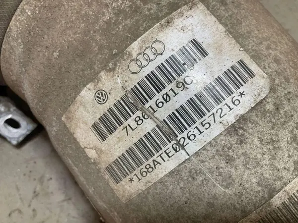 Audi Q7 Luftfjädring OEM 7L8616019C - Begagnad image 3