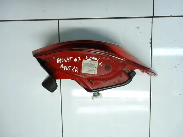 VW Passat B7 Kombi Luz Trasera Derecha image 2