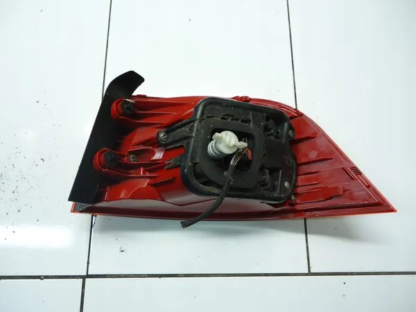 VW Passat B7 Kombi Luz Trasera Derecha image 3