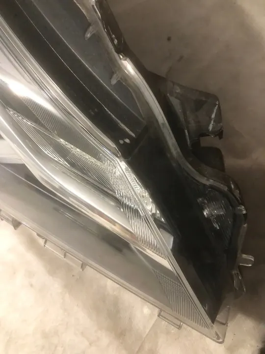 Lámpara Derecha Toyota Yaris III 2017 811300DJ90 Original image 5