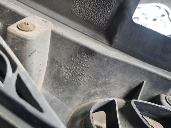 Grelha Hyundai I30 OEM 86351-2R500 (2009-2012) image 6