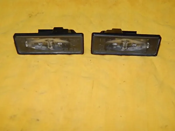 Infiniti Q30 2019 Feu de Plaque OEM 265108990C image 2