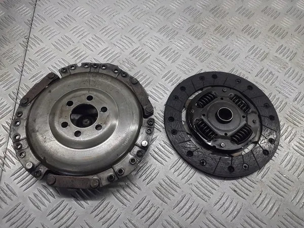 Placa de pressão de embreagem com disco Audi A3 1.6 image 2