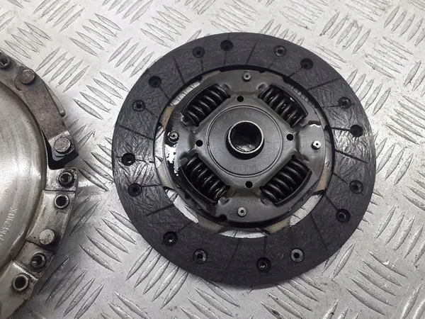 Placa de pressão de embreagem com disco Audi A3 1.6 image 3