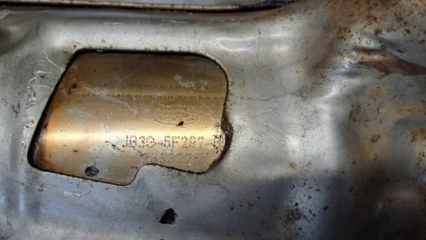Catalizador Ford OEM JB3G-5F297-BF usado image 4