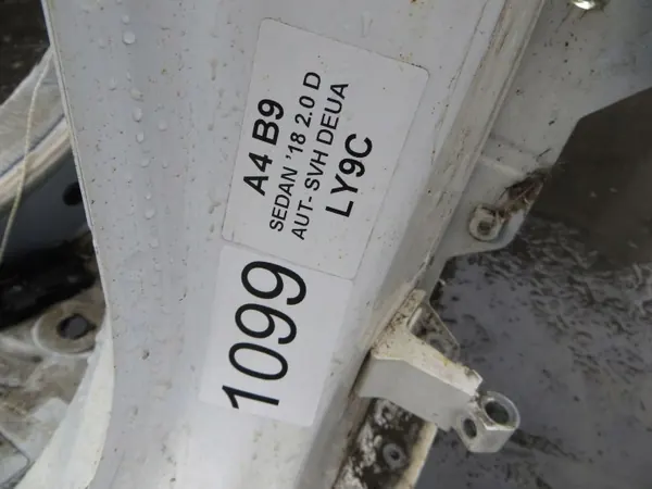Audi A4 B9 Voor Rechter Sponning OEM c/1099 image 5