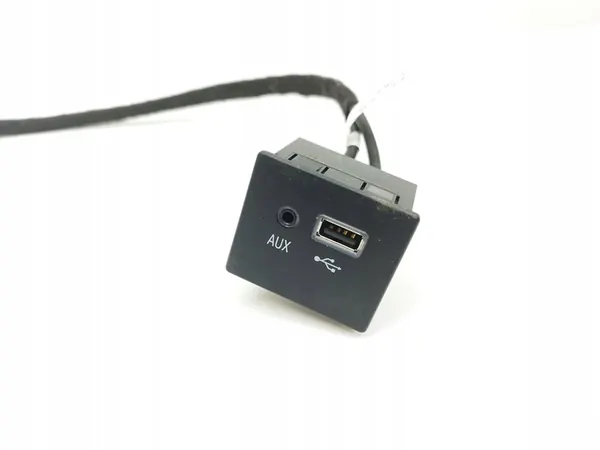 Toma USB Maserati Ghibli 2016 61571C0135 image 1