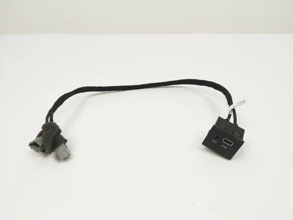 Toma USB Maserati Ghibli 2016 61571C0135 image 3