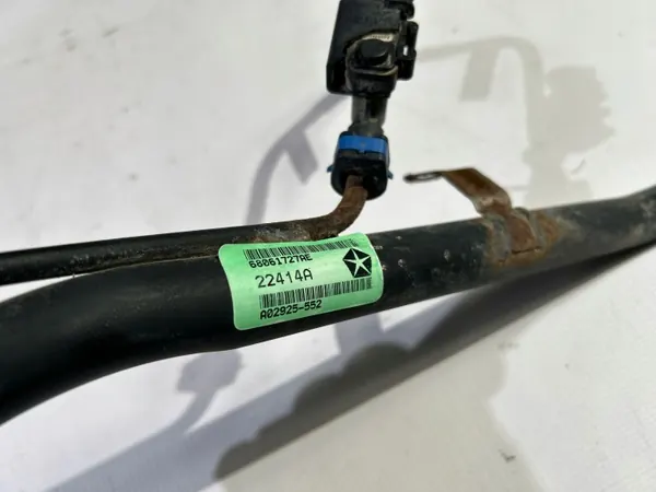 Dodge Challenger Kraftstoff-Einfüllstutzen OEM 68061727AE image 6