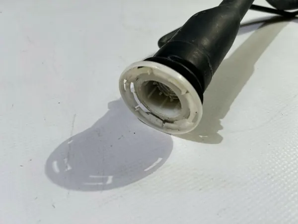 Dodge Challenger Kraftstoff-Einfüllstutzen OEM 68061727AE image 9