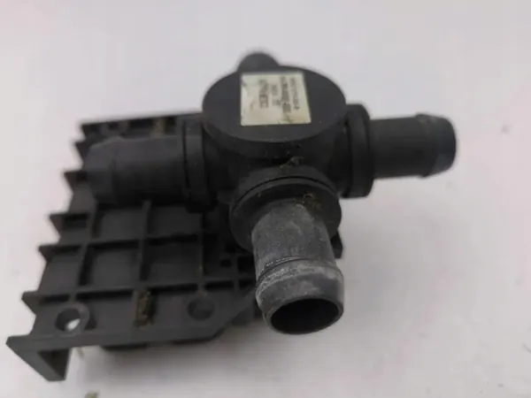 Soupape de refroidissement Tesla OEM 600737000B - Occasion image 5