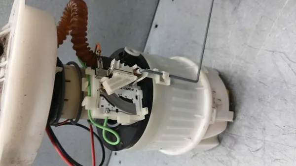 Bomba de combustível Mazda 3 BK 2.0B 03-09R 3N619H307 image 4