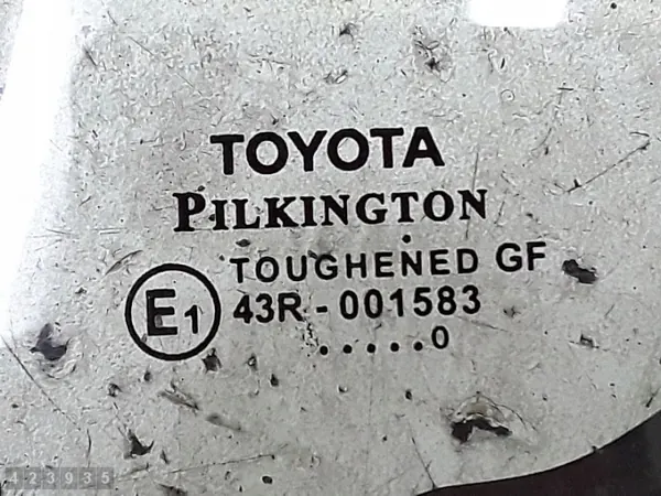 Toyota Avensis dörrglas OEM e143r001583 image 3