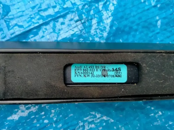 Audi A4 B9 kattokaiteet OEM 8W9860021E 8W9860022E image 5
