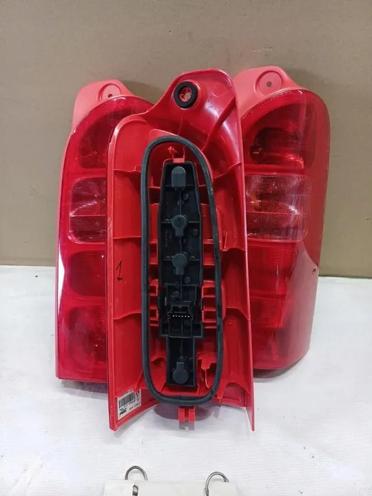 Lámpara Trasera Derecha Renault Master Movano 98-04R. 7700352703 image 2