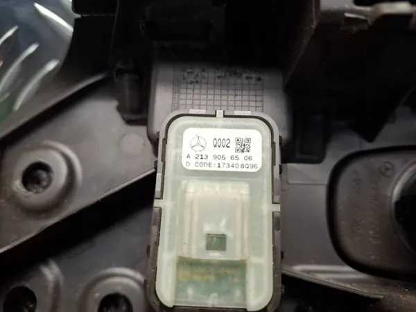 OEM S26372631 Bagageutrymmesmatta höger bak Mercedes W213 image 5