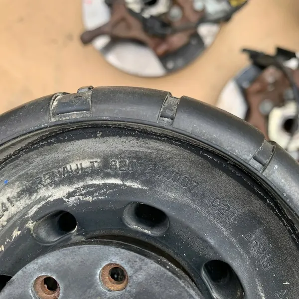 Amortizzatore mozzo sinistro 543025750R Trafic III Vivaro image 4