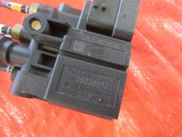Land Rover Defender Ophangingklep OEM LPLA-5B710-ABB image 3