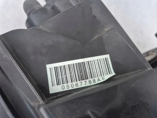 Oikea Ajovalo Fiat Freemont 05067788AC image 3