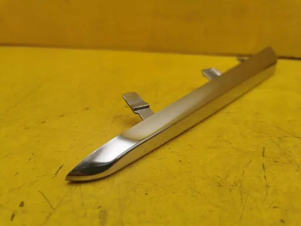 Toyota Yaris III LIFT Moldura de Para-choque Cromada Esquerda 53124-0D490 image 4