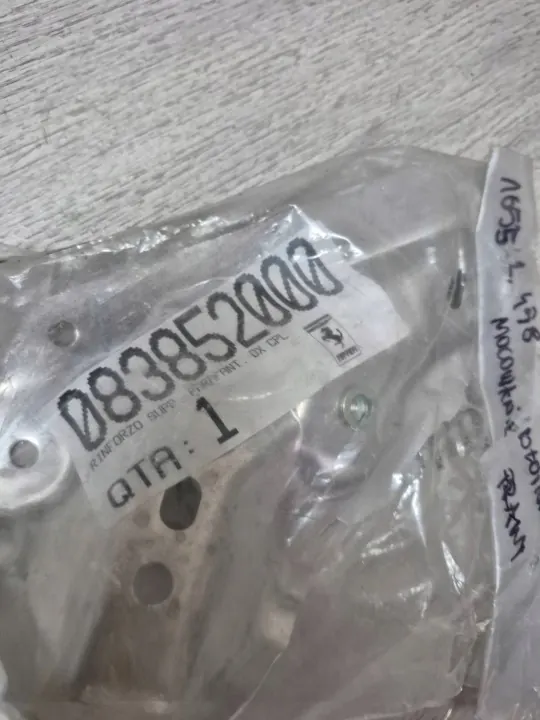 OEM 83852000 Oikea etulokasuoja Ferrari 458 Italia image 3