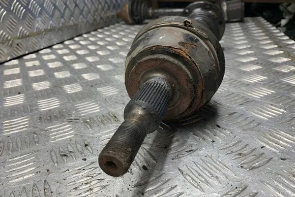 Fram vänster drivaxel VW TOUAREG 2.5L Diesel OEM 7L6407271D image 2