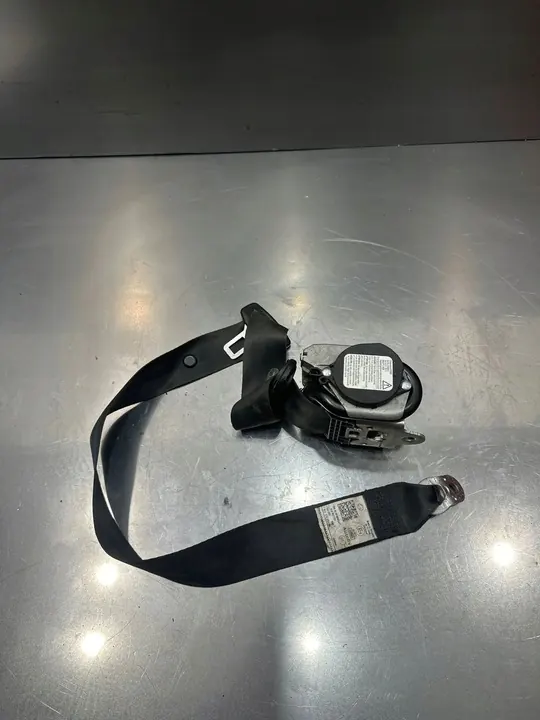 Front Right Seat Belt Skoda Yeti Europe image 2