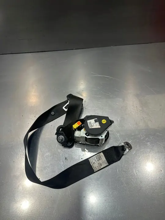 Front Right Seat Belt Skoda Yeti Europe image 4