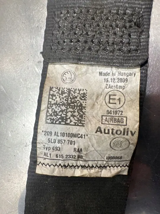 Front Right Seat Belt Skoda Yeti Europe image 5