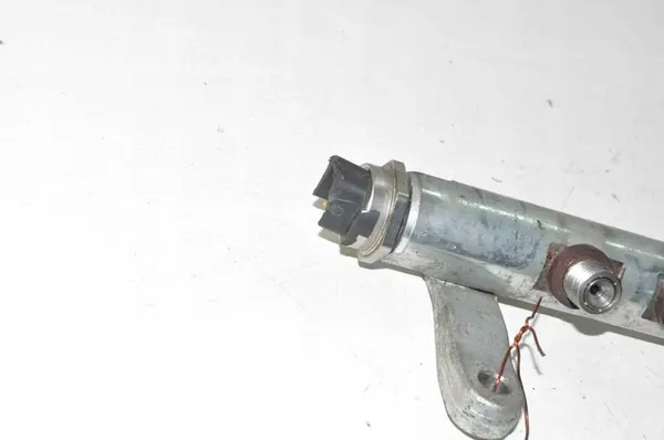 Brandstofrail Land Rover Range Rover Evoque 9654762880 image 2